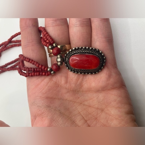 Vtg Boho Red Wood Bead Necklace & Pendant Silver Tone Metal 17” + 1.5” Pendant - Picture 4 of 7